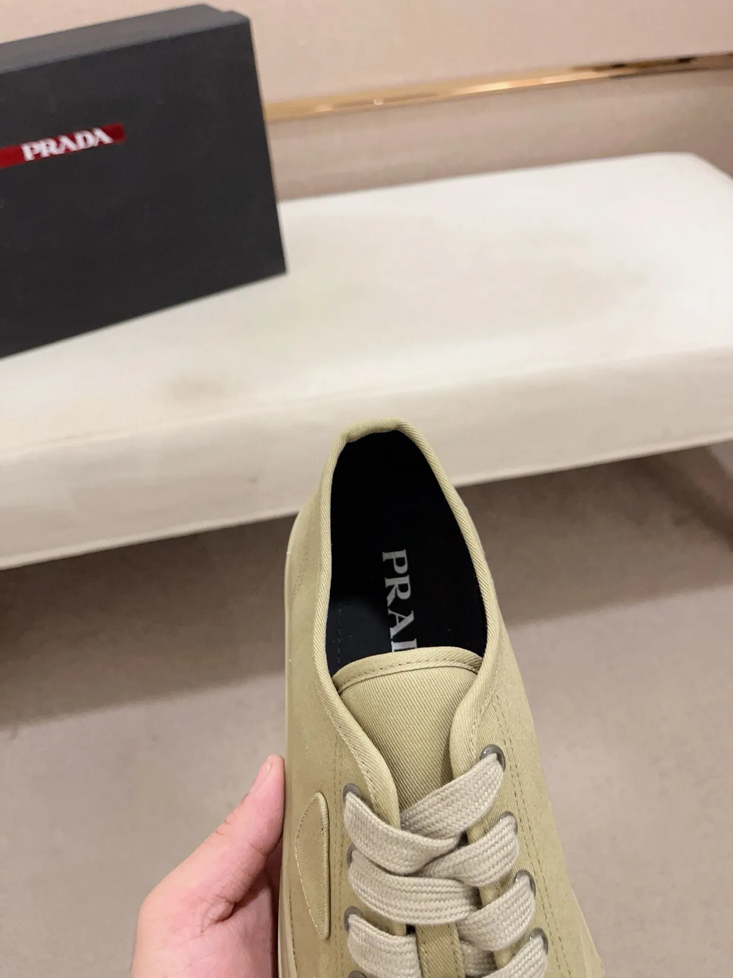 Men's shoes 💰 580💰 ✔️✔️✔️High-quality new PRADA counters are launched at the same time. The new men's shoes and 😘fabrics are selected from first-layer cowhide and are made by pure handicrafts. Lining: Full cowhide lining. 👍🏿 High-end ☄️ air-cushion molded anti-slip rubber outsole, exquisite lines, simple and elegant, comfortable and high-end for leisure travel. Code number: 38 to 44 (45 can be customized)